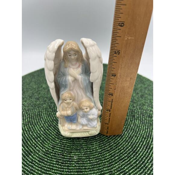 Vintage Guardian Angel Arms Crossed With Children Porcelain Figurine - Picture 7 of 8